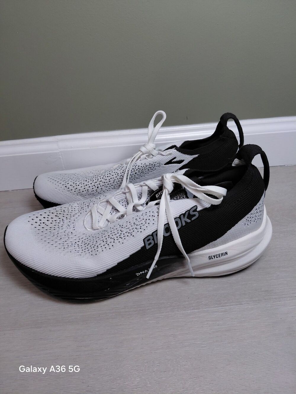 Size 12D- Brooks Glycerin StealthFit 22 White Black Men's Sneakers